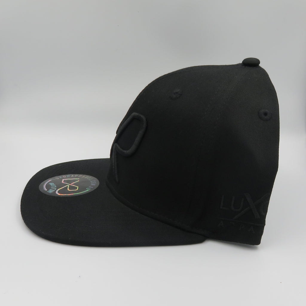Flat peak snapback - Black embroidery